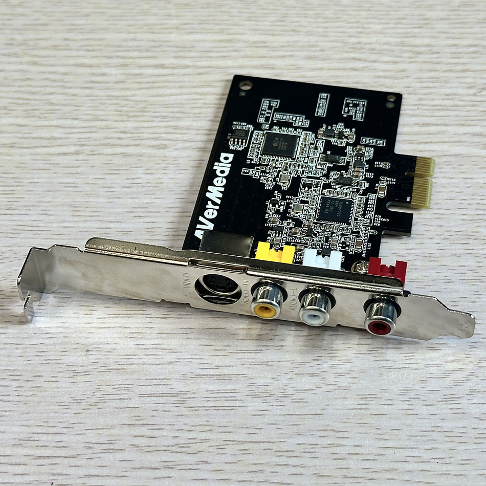 AverMedia C725 Card PCI-E to AV, S-Video ghi hình máy siêu âm, nội soi